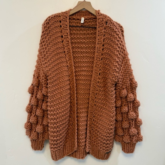 Chunky Knit Hand Made Oversized Cardigan
Sweater Pom Pom Sleeve - Picture 6 of 9